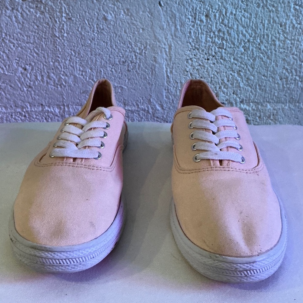 Used Universal Thread Target Light Orange Canvas Sneaker